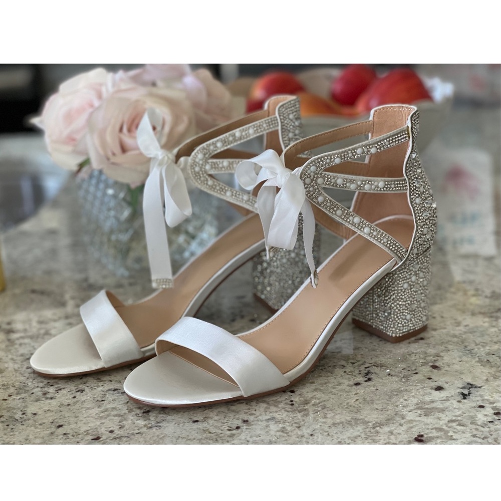 BNWT Kate Whitcomb “Lola” Ivory Block Heel Bridal Shoes - Picture 2 of 9